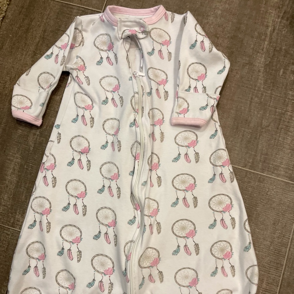 HB Baby’s sleeping sack.  SIZE 3-9